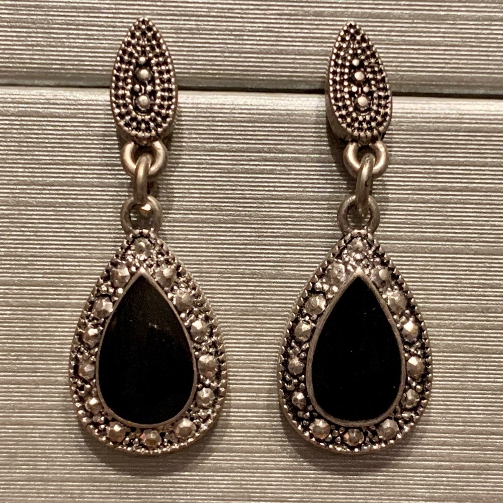 Black onyx dangle earrings